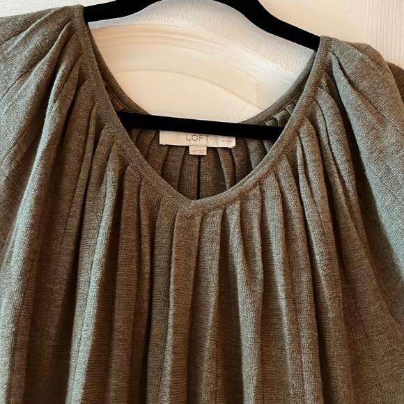 Short sleeve knitted dress with pleated top - Picture 2 of 4